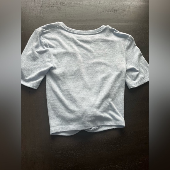 Aritizia Size Xtra-Small Women's Light Blue Knot Front Top Cropped Wilfred Free - Picture 4 of 5